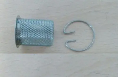 Filterelement aus Metallgewebe mit einem runden, offenen Ring. Produkt von Remeha, zur Verwendung in Verbindung mit Kugelhähnen.